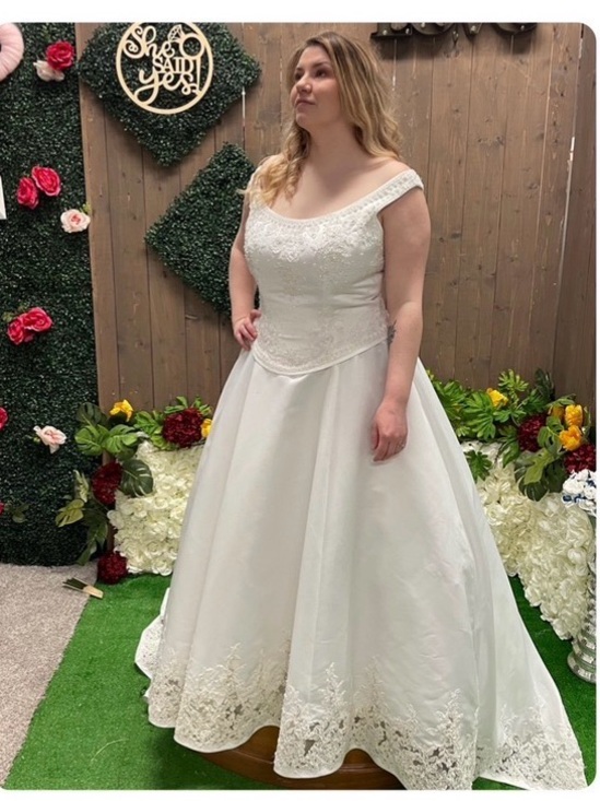 Private Label Dresses & Skirts - Private Label White Off-Shoulder Lace A-Line Wedding Gown